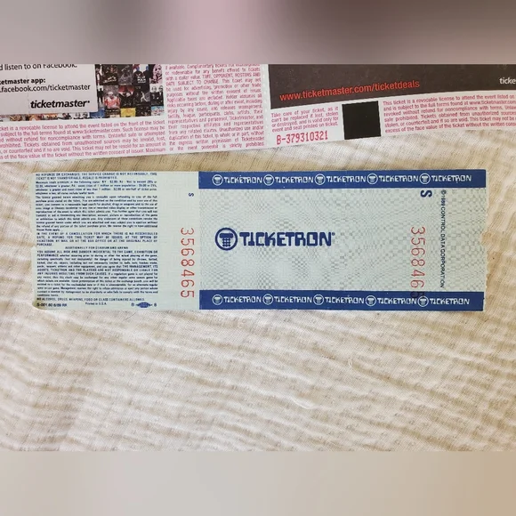 New Kids On The Block Memorabilia Lot with Tickets, Pin, VIP Pass, Earrings - Picture 9 of 15